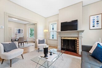 121 Hewlett St in Boston, MA - Building Photo - Building Photo
