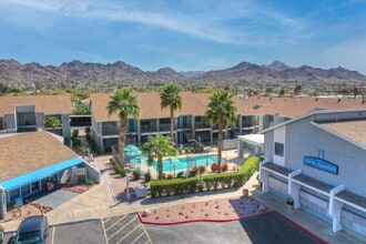 North Mountain Apartments in Phoenix, AZ - Foto de edificio - Building Photo