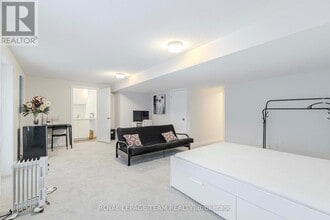 276 Appalachian Cir in Ottawa, ON - Building Photo - Building Photo
