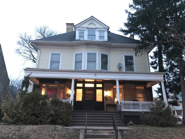 97 Heller Pkwy, Unit 3