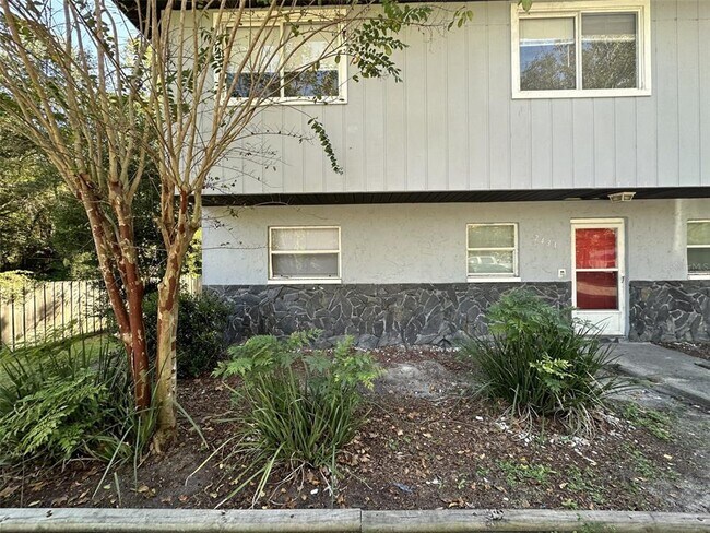 2431 NW 4th Terrace in Gainesville, FL - Building Photo - Building Photo