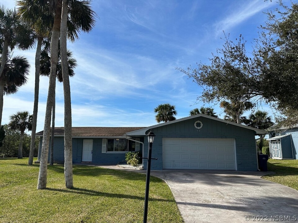 50 Oak Tree Dr in New Smyrna Beach, FL - Foto de edificio