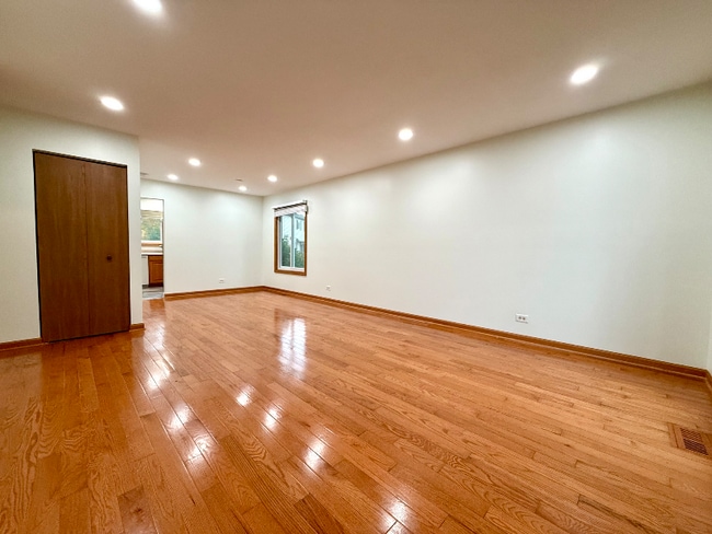 2449 Carlton Dr in Woodridge, IL - Building Photo - Building Photo