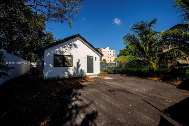 764 NW 36th Ave in Miami, FL - Building Photo - Building Photo