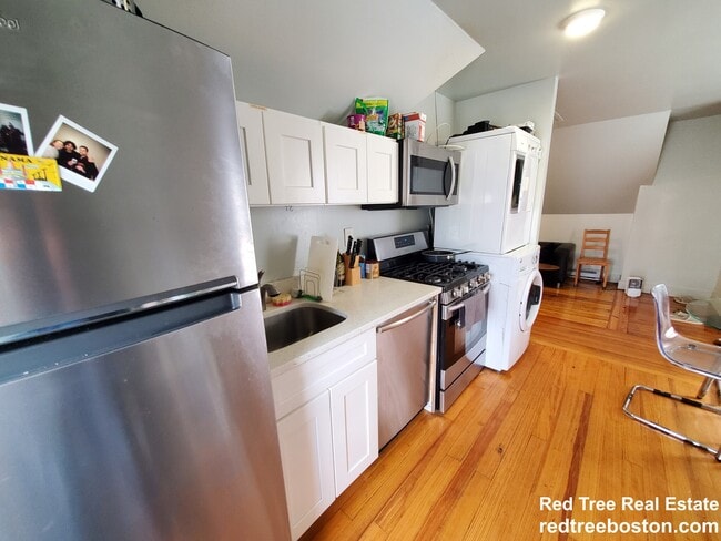 12 Bennett St, Unit 3