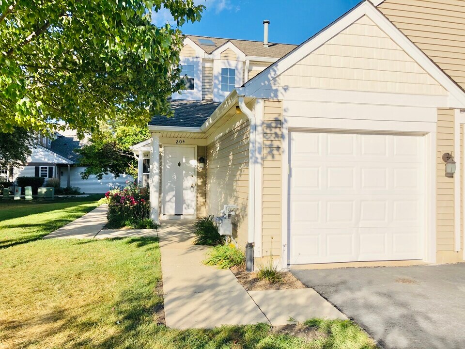 2903 Bartlett Ct in Naperville, IL - Building Photo