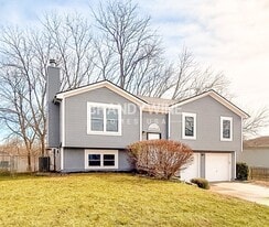 918 SE Kingscross Rd in Blue Springs, MO - Building Photo