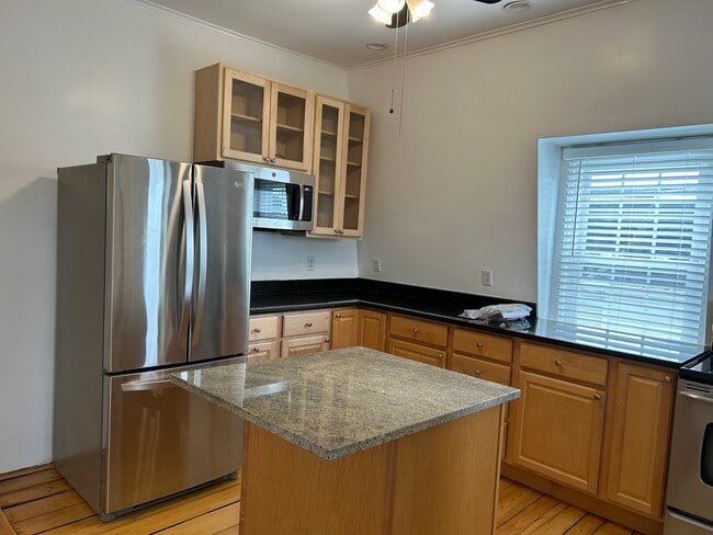 331 Spring St, Unit 3 Floor in Newport, RI - Building Photo - Building Photo