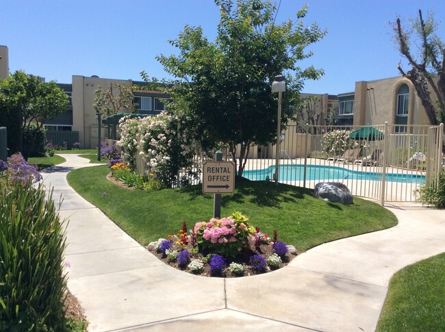 La Palma Woods Apartments in Anaheim, CA - Building Photo - Interior Photo