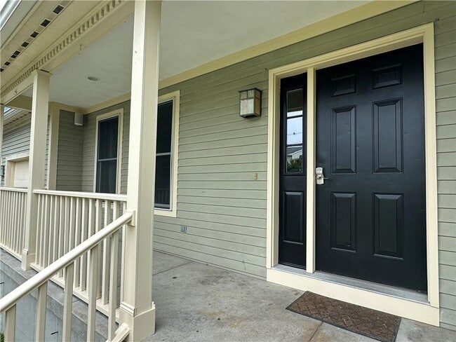 8 Linden St in Bristol, RI - Building Photo - Building Photo