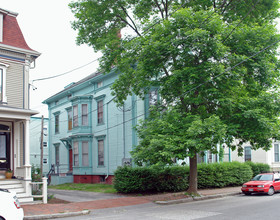 295 Spring St in Portland, ME - Foto de edificio - Building Photo