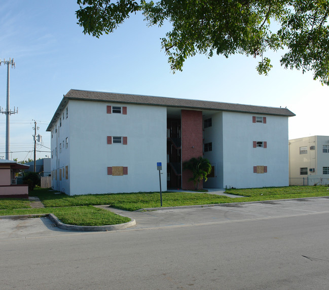 Tiberius Apartments in North Miami Beach, FL - Building Photo - Building Photo