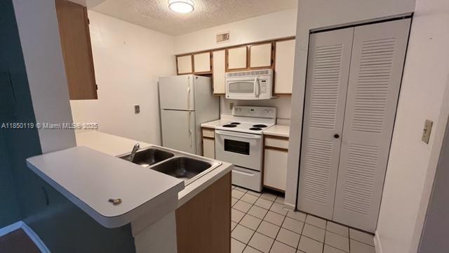 property at 2820 N Oakland Forest Dr