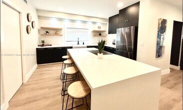 2360 SW 12th St in Miami, FL - Building Photo - Building Photo