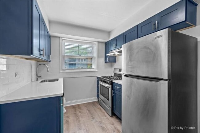 property at 2717 W Berwyn Ave