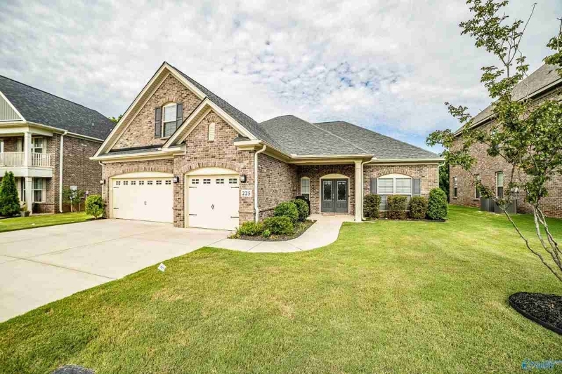 225 Skehan St SW in Huntsville, AL - Building Photo