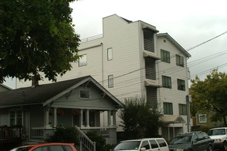 10) 6813 Weedin in Seattle, WA - Building Photo - Other