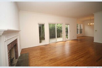 37 Maple St in New Canaan, CT - Building Photo - Building Photo