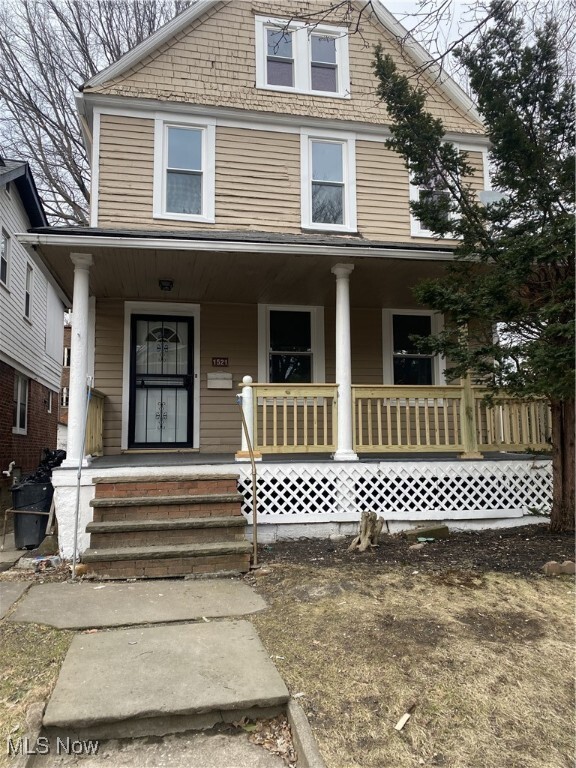 property at 1521 Lakefront Ave