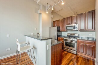 1224 W Van Buren St in Chicago, IL - Building Photo - Building Photo