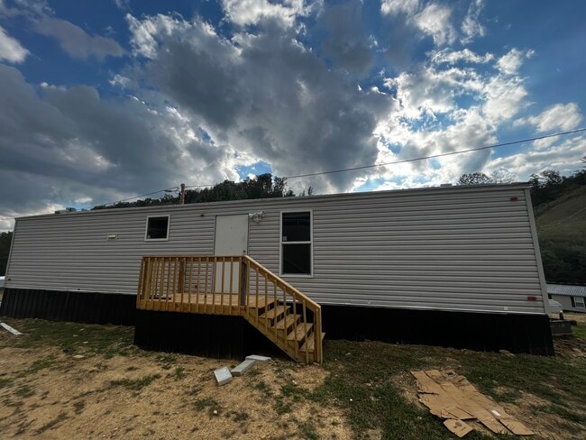 property at 19 Meadowview Ln