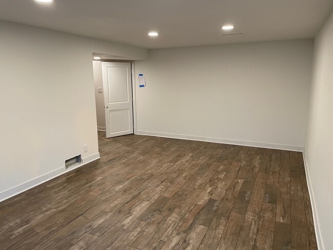 21490 Jill Ct in Brookfield, WI - Building Photo - Building Photo