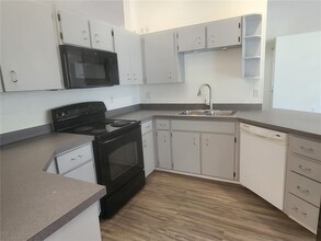 2837 Pondview Dr in Haines City, FL - Foto de edificio - Building Photo