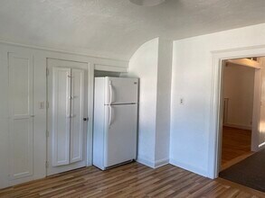 337 Village St-Unit -3 in Millis, MA - Foto de edificio - Building Photo