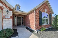 524 Bird Creek Dr in Little Elm, TX - Foto de edificio - Building Photo