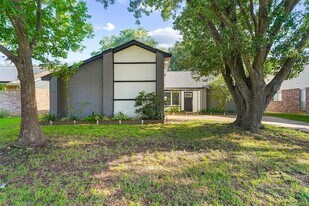 16026 Beechnut St in Houston, TX - Building Photo