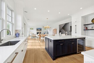 165 Oneck Ln in Westhampton Beach, NY - Building Photo - Building Photo