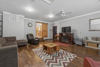 925 S Haskett St in Mountain Home, ID - Building Photo - Building Photo