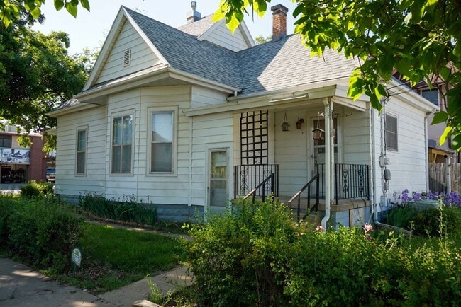 property at 1117 S Santa Fe Ave