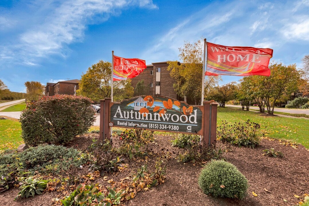 Autumnwood Apartments in Woodstock, IL - Foto de edificio