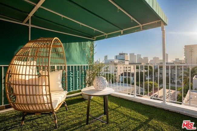 121 Canon Dr in Beverly Hills, CA - Building Photo - Building Photo