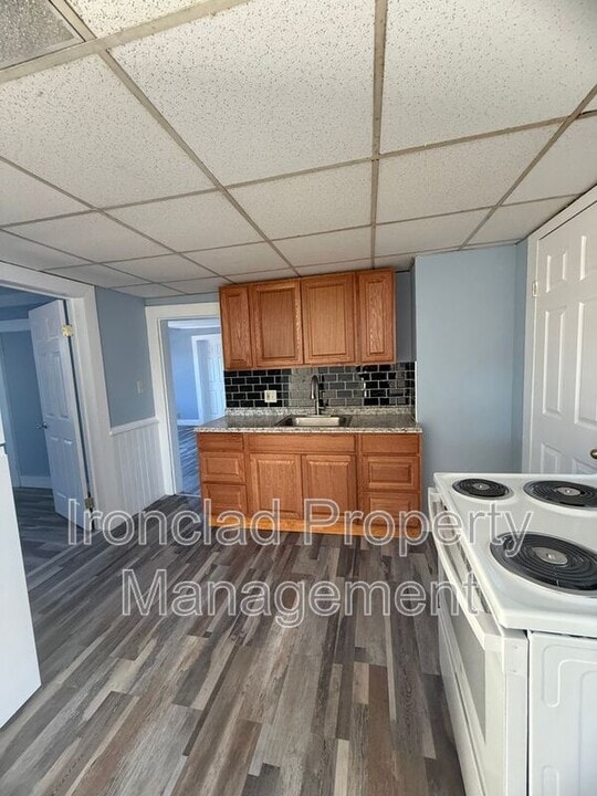 72 Prospect St in Bristol, CT - Building Photo