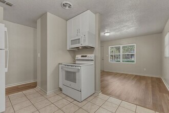 1427 Connecticut St in Tallahassee, FL - Building Photo - Building Photo