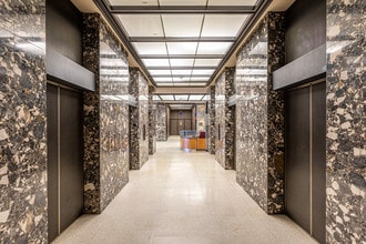 1111 W Capitol Ave in Little Rock, AR - Building Photo - Lobby