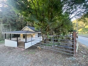 1946 Green Valley Rd in Watsonville, CA - Building Photo - Building Photo