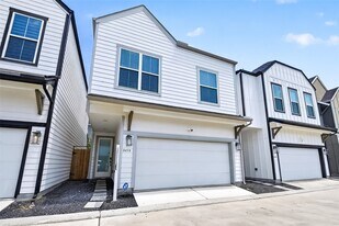 8458 Berry Green Ln in Houston, TX - Building Photo