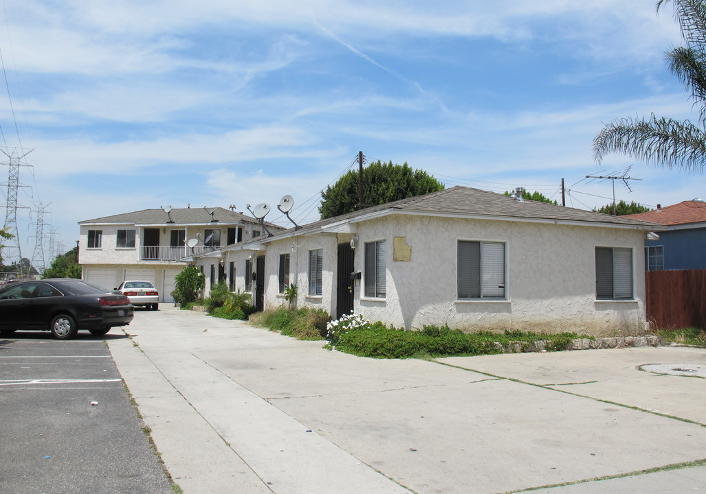 9003 Dudlext Ave in South Gate, CA - Building Photo