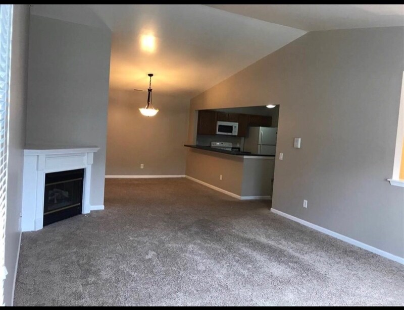 26905 Carrington Pl in Harrison Township, MI - Foto de edificio