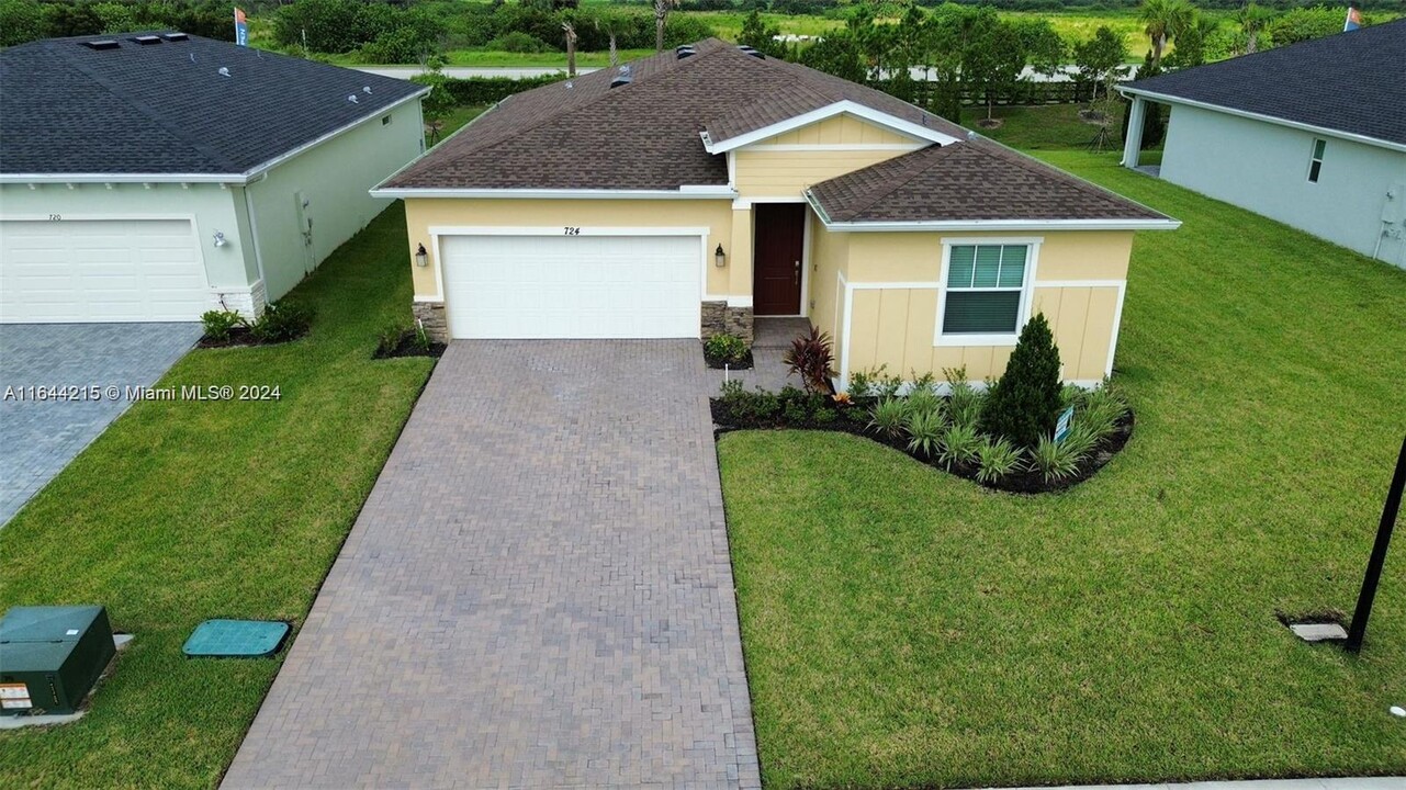 724 Veridian Cir NW in Palm Bay, FL - Building Photo