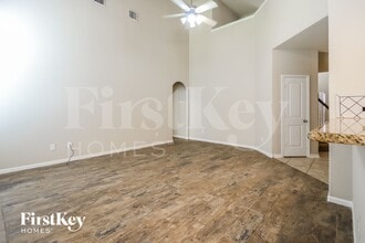 15726 W Chamfer Way in Crosby, TX - Foto de edificio - Building Photo