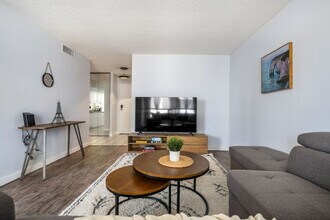 10401-10499 99 Ave in Edmonton, AB - Building Photo - Building Photo