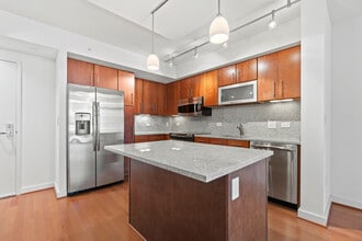 1025 1st St SE, Unit 801 in Washington, DC - Foto de edificio - Building Photo