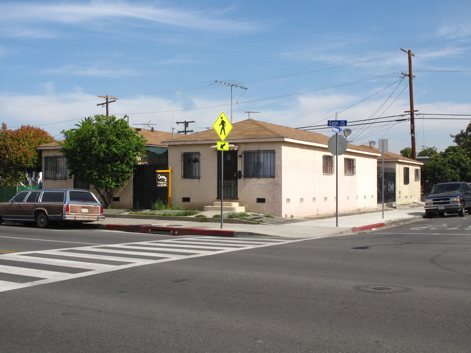 3285 E Gage Ave in Huntington Park, CA - Foto de edificio