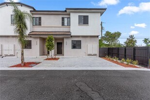 400 SW 1st St in Florida City, FL - Building Photo