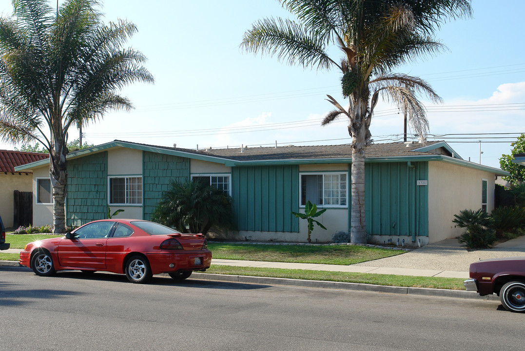 1321 Glenwood Dr in Oxnard, CA - Building Photo