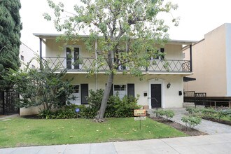 320-322 N Almont Dr in Beverly Hills, CA - Building Photo - Building Photo